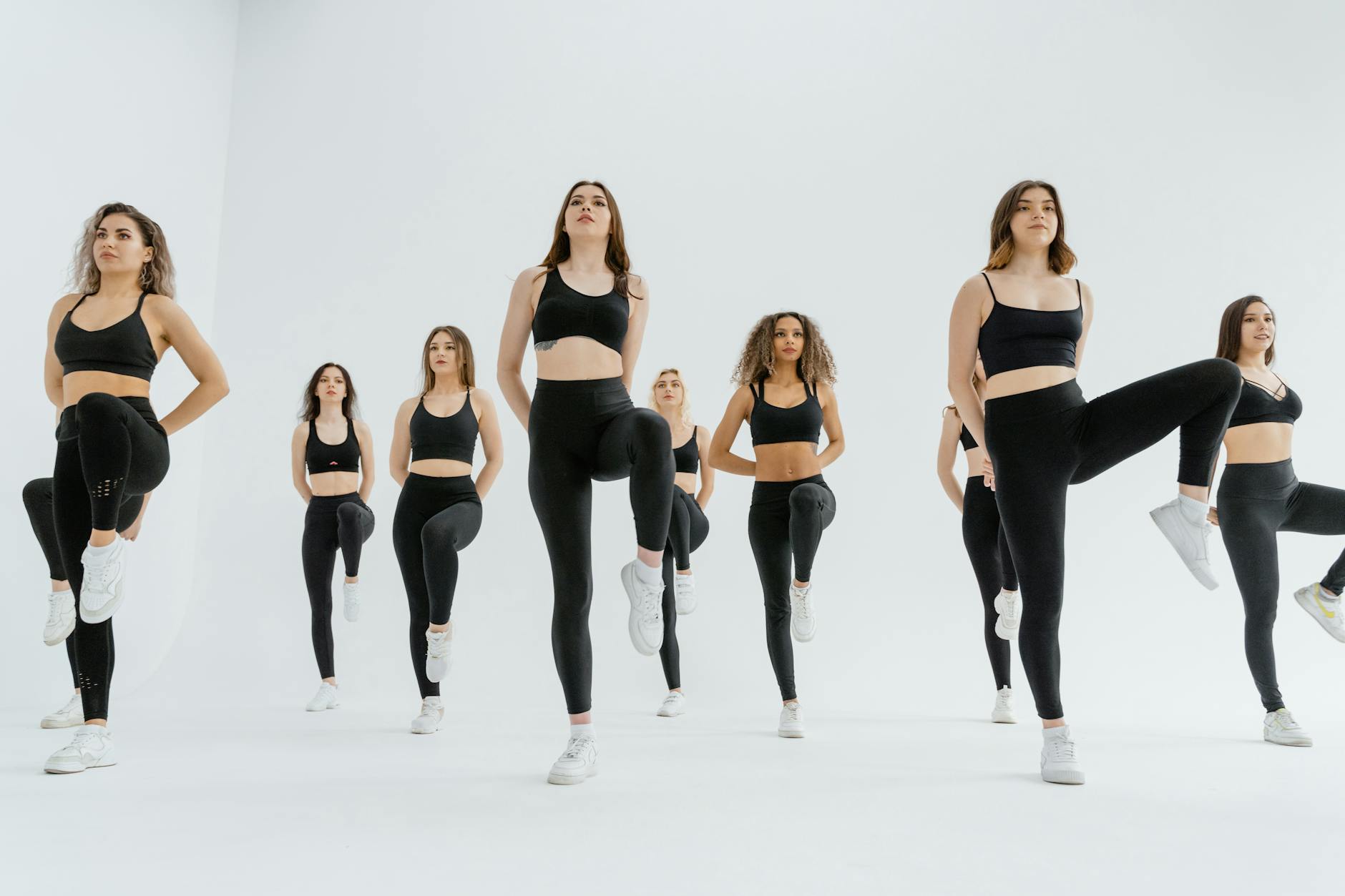 Dynamic group fitness class at FitTriRun